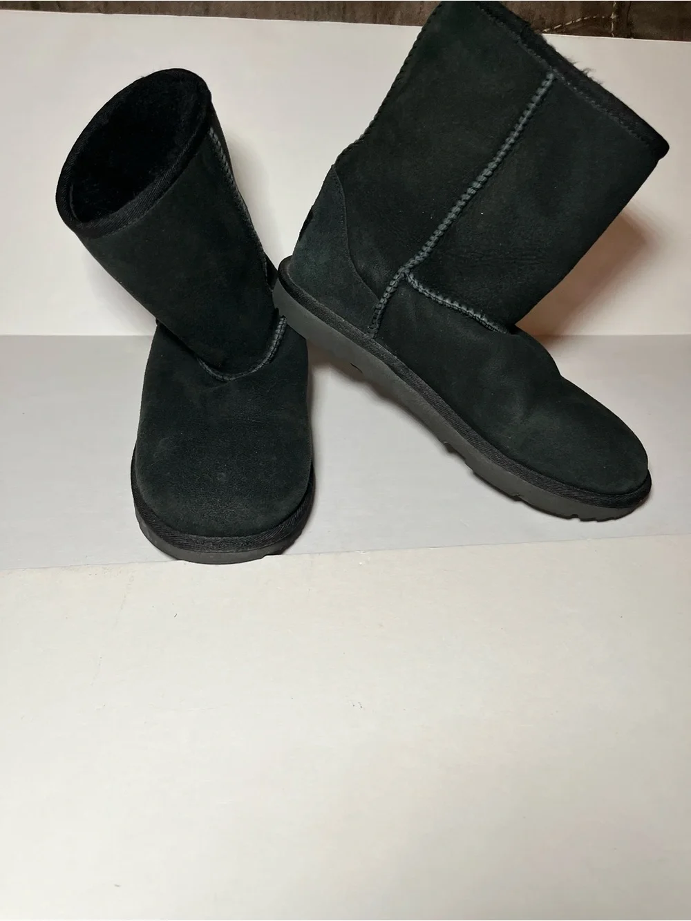 Uggs Classic II Black Short Boots Kids Sz 6~Womens Sz 8~Winter